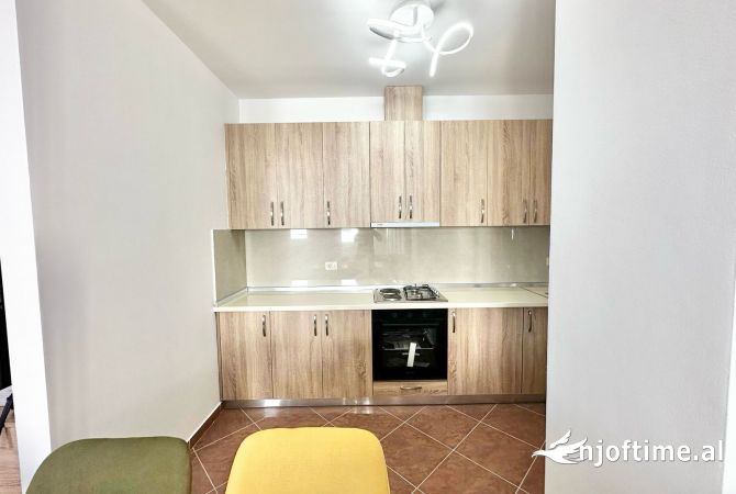Shtepi ne shitje Apartament ne Tirane, 2+1, Mobilimi E mobiluar, Pagesa 244,000  Euro.