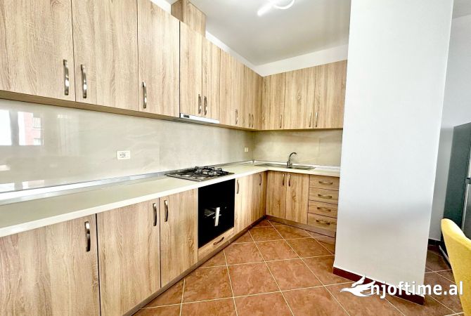 Shtepi ne shitje Apartament ne Tirane, 2+1, Mobilimi E mobiluar, Pagesa 244,000  Euro.