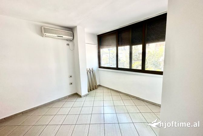 APARTAMENT 1+1 NE SHITJE TE RRUGA E DIBRES PRANE MINISTRISE SE MBROTJES