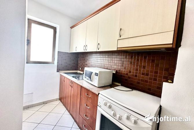 Shtepi ne shitje Apartament ne Tirane, 1+1, Mobilimi Bosh, pa mobiluar, Pagesa 95,000  Euro.