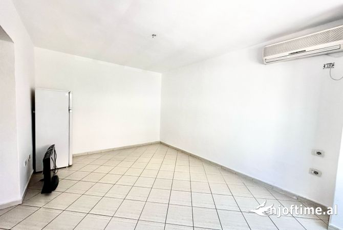 Shtepi ne shitje Apartament ne Tirane, 1+1, Mobilimi Bosh, pa mobiluar, Pagesa 95,000  Euro.