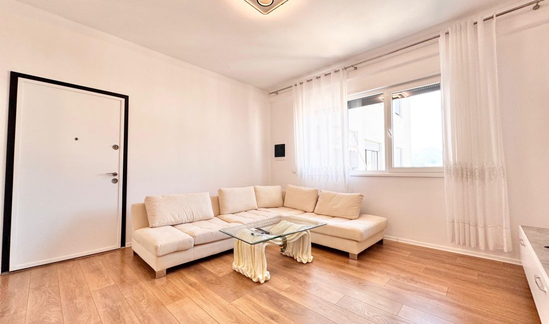 Shtepi me qera Apartament ne Tirane, 2+1, Mobilimi E mobiluar, Pagesa 600  Euro.