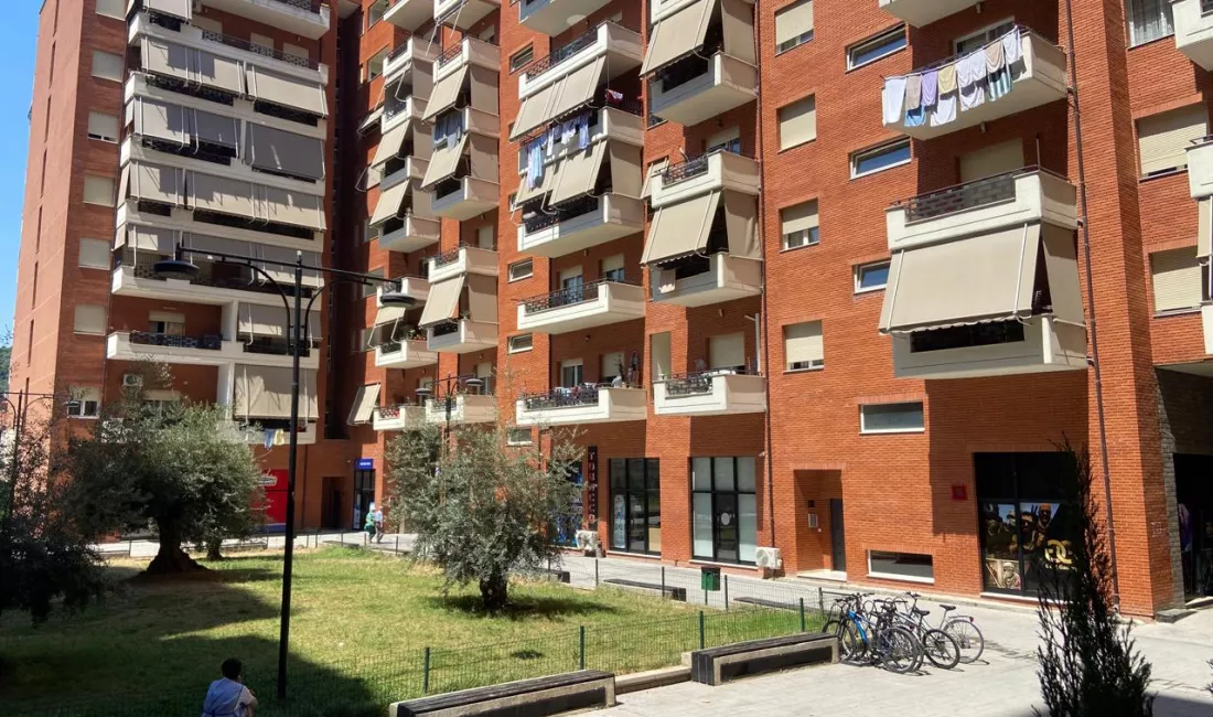 *AMBIENT KOMERCIAL NE SHITJE KOMPLEKSI GOLDEN PARK