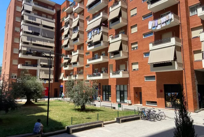 *AMBIENT KOMERCIAL NE SHITJE KOMPLEKSI GOLDEN PARK