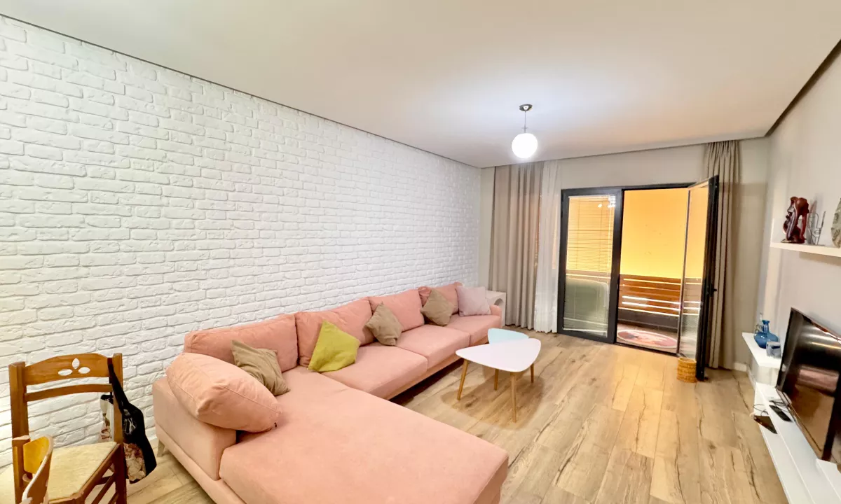 Shtepi me qera Apartament ne Tirane, 2+1, Mobilimi E mobiluar, Pagesa 550  Euro.