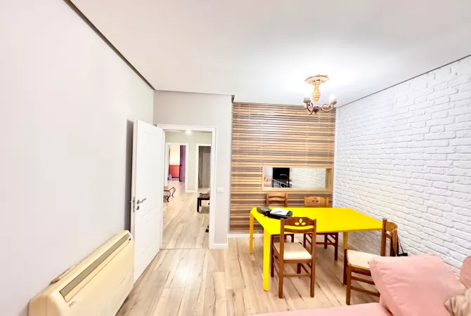 Shtepi me qera Apartament ne Tirane, 2+1, Mobilimi E mobiluar, Pagesa 550  Euro.