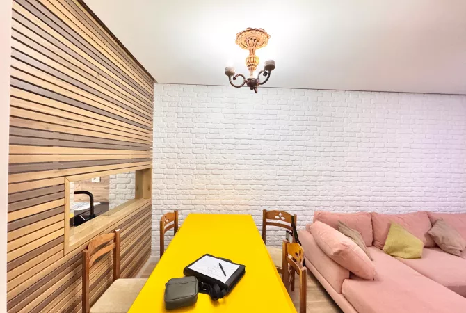 Shtepi me qera Apartament ne Tirane, 2+1, Mobilimi E mobiluar, Pagesa 550  Euro.
