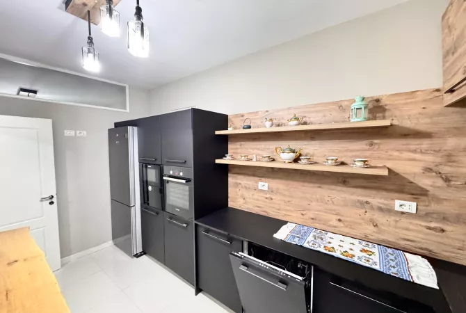 Shtepi me qera Apartament ne Tirane, 2+1, Mobilimi E mobiluar, Pagesa 550  Euro.