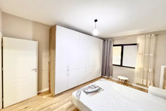 Shtepi me qera Apartament ne Tirane, 2+1, Mobilimi E mobiluar, Pagesa 550  Euro.