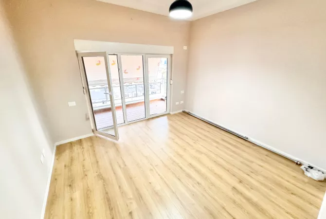 Shtepi ne shitje Apartament ne Tirane, 2+1, Mobilimi E mobiluar, Pagesa 215,000  Euro.