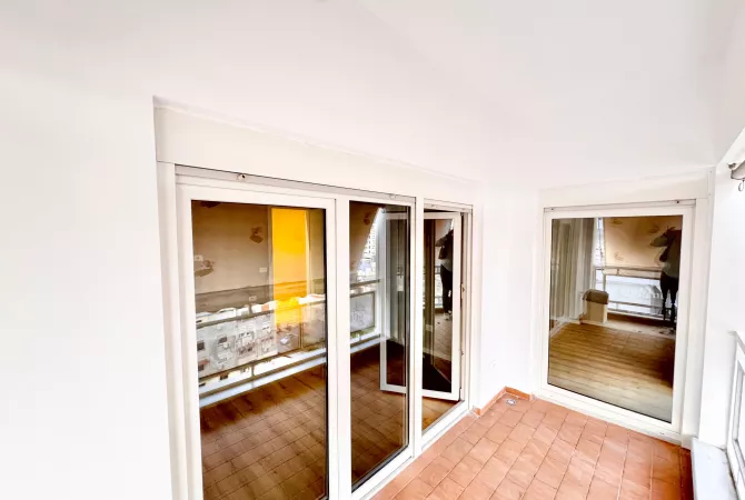 Shtepi ne shitje Apartament ne Tirane, 2+1, Mobilimi E mobiluar, Pagesa 215,000  Euro.