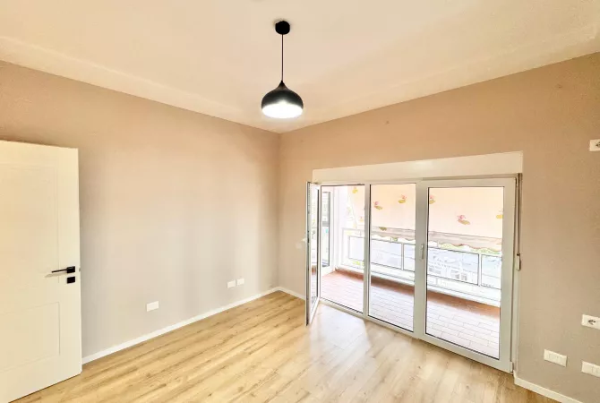 Shtepi ne shitje Apartament ne Tirane, 2+1, Mobilimi E mobiluar, Pagesa 215,000  Euro.