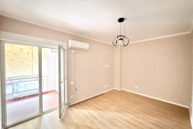 Shtepi ne shitje Apartament ne Tirane, 2+1, Mobilimi E mobiluar, Pagesa 215,000  Euro.