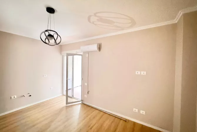 Shtepi ne shitje Apartament ne Tirane, 2+1, Mobilimi E mobiluar, Pagesa 215,000  Euro.