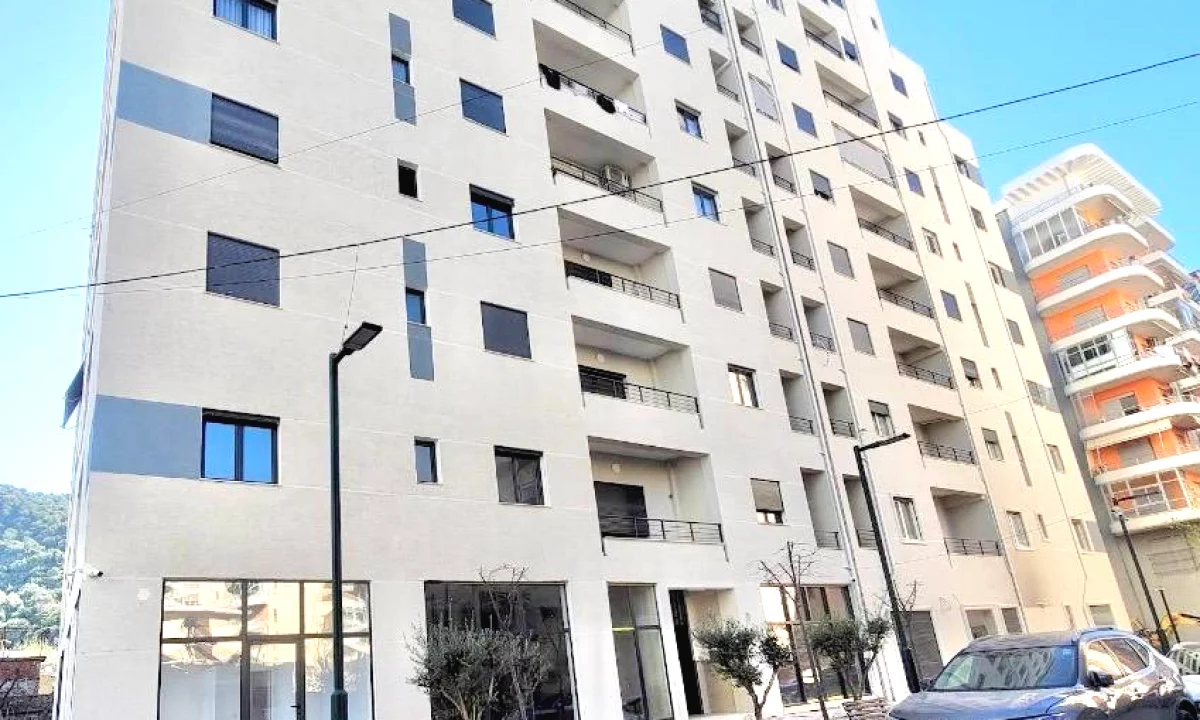 Appartamento in vendita a Valona 2+1, Vuoto