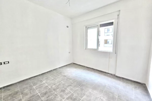 Appartamento in vendita a Valona 2+1, Vuoto