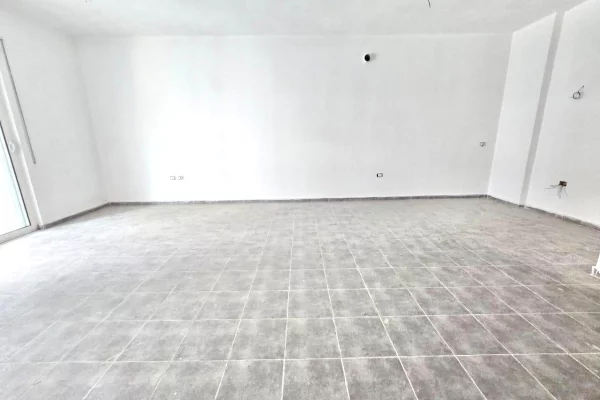 Appartamento in vendita a Valona 2+1, Vuoto