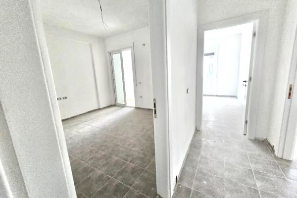 Appartamento in vendita a Valona 2+1, Vuoto