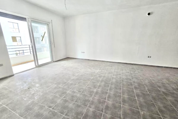 Appartamento in vendita a Valona 2+1, Vuoto