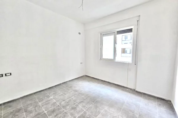 Appartamento in vendita a Valona 2+1, Vuoto