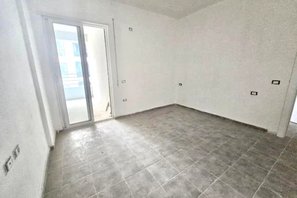 Appartamento in vendita a Valona 2+1, Vuoto