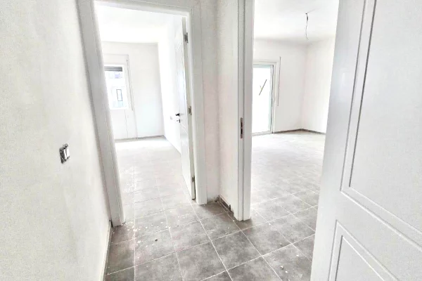 Appartamento in vendita a Valona 2+1, Vuoto