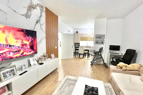 Shtepi ne shitje Apartament ne Tirane, 2+1, Mobilimi E mobiluar, Pagesa 159,800  Euro.