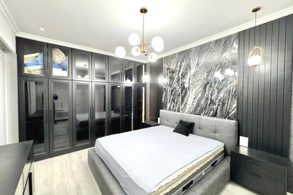 Shtepi me qera Apartament ne Tirane, 2+1, Mobilimi E mobiluar, Pagesa 1,300  Euro.