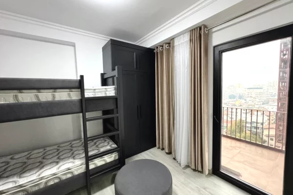 Shtepi me qera Apartament ne Tirane, 2+1, Mobilimi E mobiluar, Pagesa 1,300  Euro.