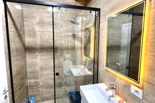 Shtepi me qera Apartament ne Tirane, 2+1, Mobilimi E mobiluar, Pagesa 1,300  Euro.