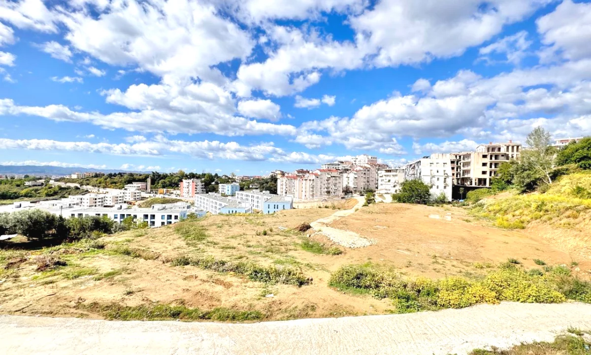 Shtepi ne shitje Apartament ne Tirane, 2+1, Mobilimi Bosh, pa mobiluar, Pagesa 120,000  Euro.