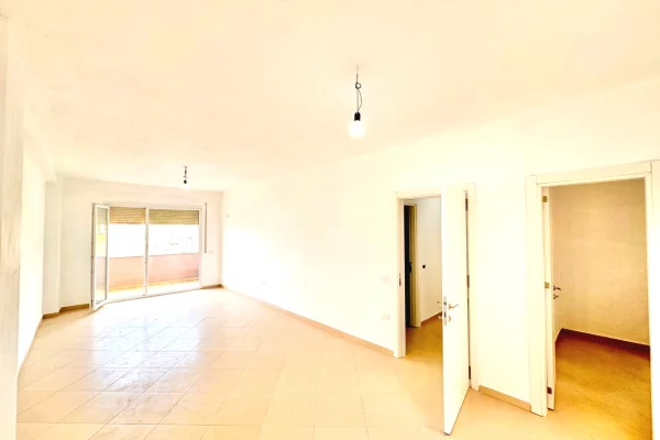 Shtepi ne shitje Apartament ne Tirane, 2+1, Mobilimi Bosh, pa mobiluar, Pagesa 120,000  Euro.