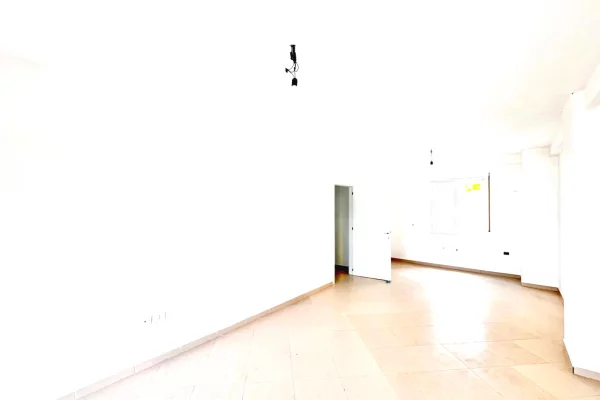 Shtepi ne shitje Apartament ne Tirane, 2+1, Mobilimi Bosh, pa mobiluar, Pagesa 120,000  Euro.