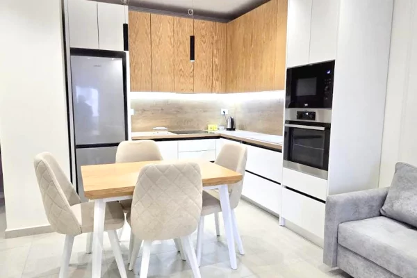 Appartamento in vendita a Kavaja 1+1, Arredato