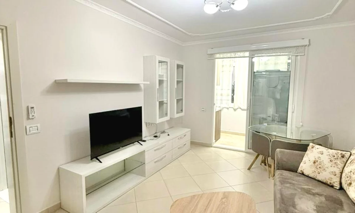 Appartamento in affitto a Tirana 1+1, Arredato