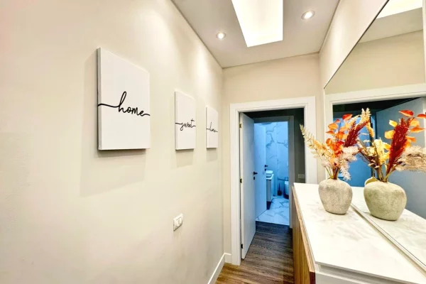 Shtepi me qera Apartament ne Tirane, 2+1, Mobilimi E mobiluar, Pagesa 1,000  Euro.