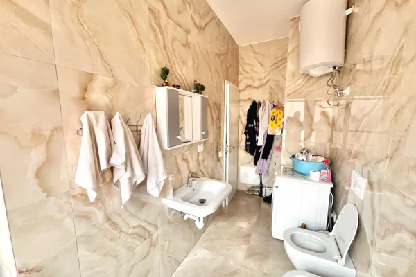 Appartamento in vendita a Tirana 1+1, Arredato