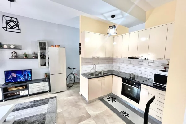 Appartamento in vendita a Tirana 1+1, Arredato