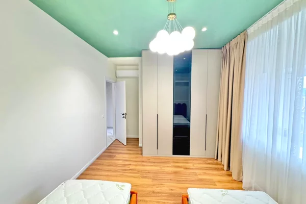 APARTAMENT MODERN 2+1+2 ME PARKIM NË REZIDENCËN LAKELAND – LIQENI I FARKËS