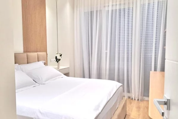 Shtepi ne shitje Apartament ne Tirane, 1+1, Mobilimi Bosh, pa mobiluar, Pagesa 135,000  Euro.