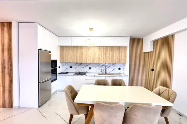 Shtepi ne shitje Apartament ne Tirane, 1+1, Mobilimi Bosh, pa mobiluar, Pagesa 135,000  Euro.