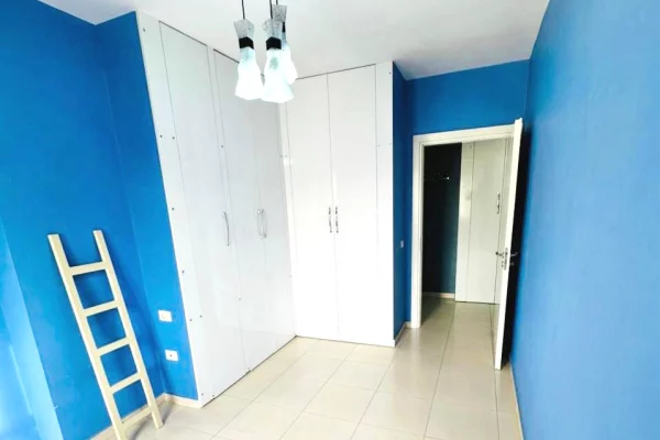 Shtepi ne shitje Apartament ne Tirane, 2+1, Mobilimi Pjeserisht e mobiluar, Pagesa 13,500,000  Leke.
