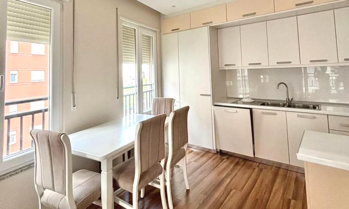 Appartamento in affitto a Tirana 2+1, Arredato