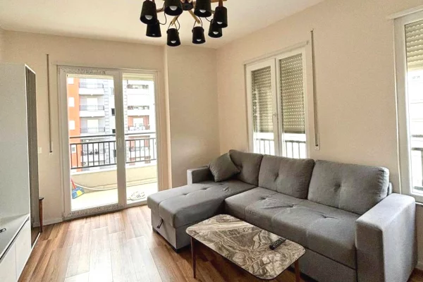 Appartamento in affitto a Tirana 2+1, Arredato