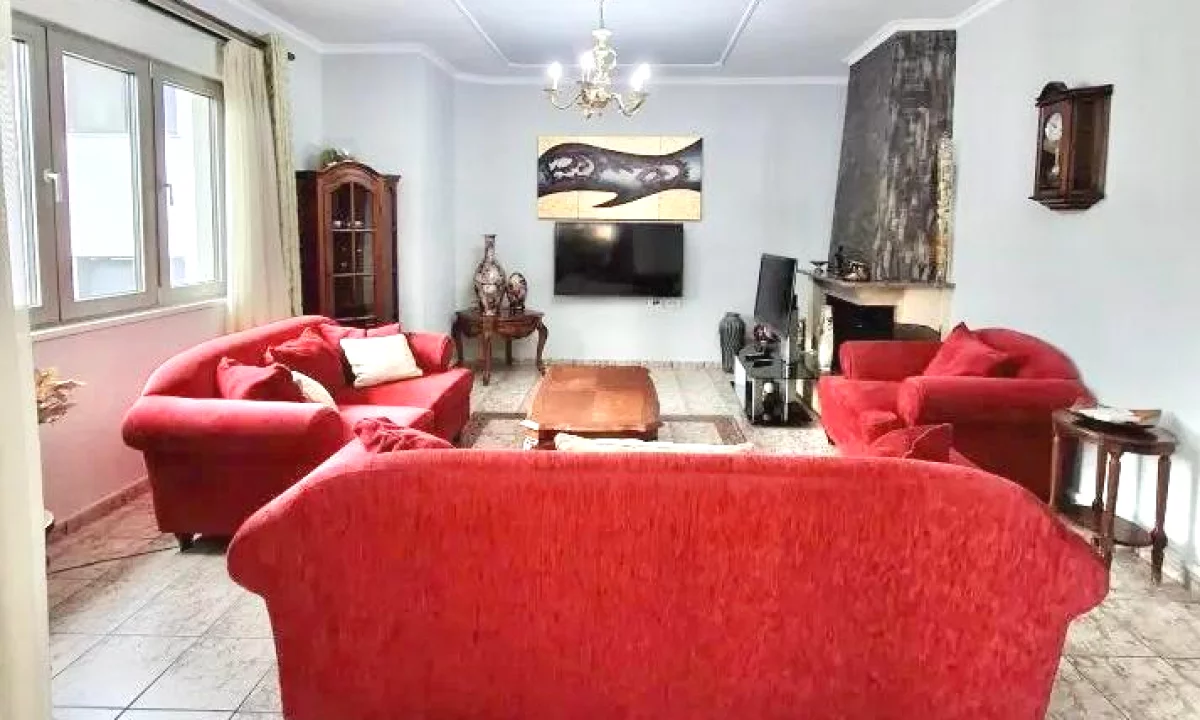 Casa privata/Indipendente in affitto a Tirana 3+1, Arredato