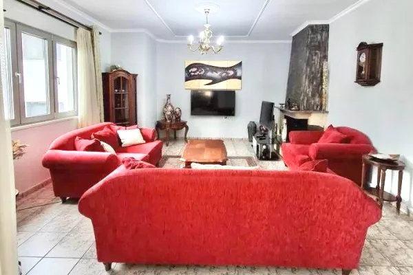 VILE ME QIRA 3+1 PRANE ISH TREGUT ELEKTRIK 900 EURO*