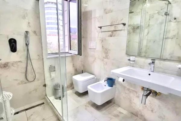 Casa privata/Indipendente in affitto a Tirana 3+1, Arredato