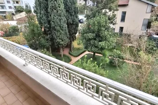 Casa privata/Indipendente in affitto a Tirana 3+1, Arredato