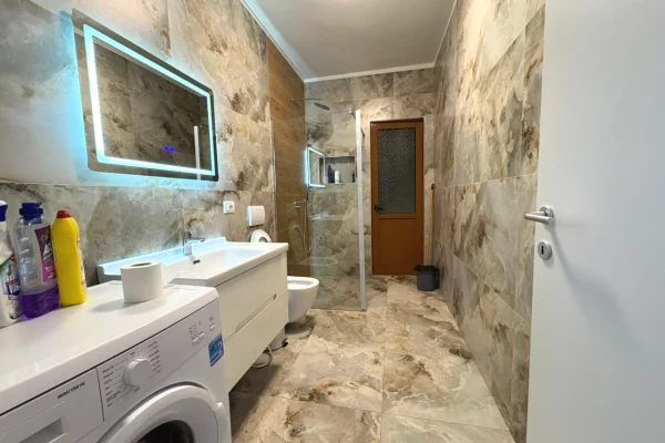 Shtepi me qera Apartament ne Tirane, 2+1, Mobilimi E mobiluar, Pagesa 750  Euro.