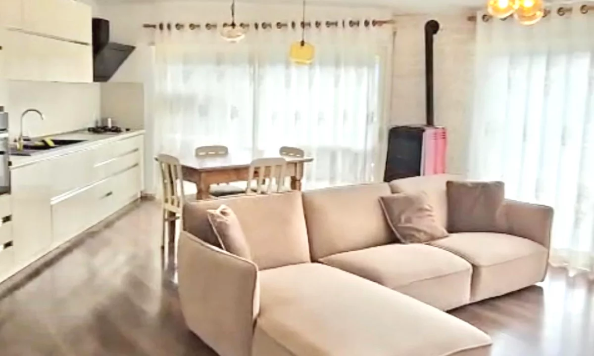 Appartamento in affitto a Tirana 3+1, Arredato